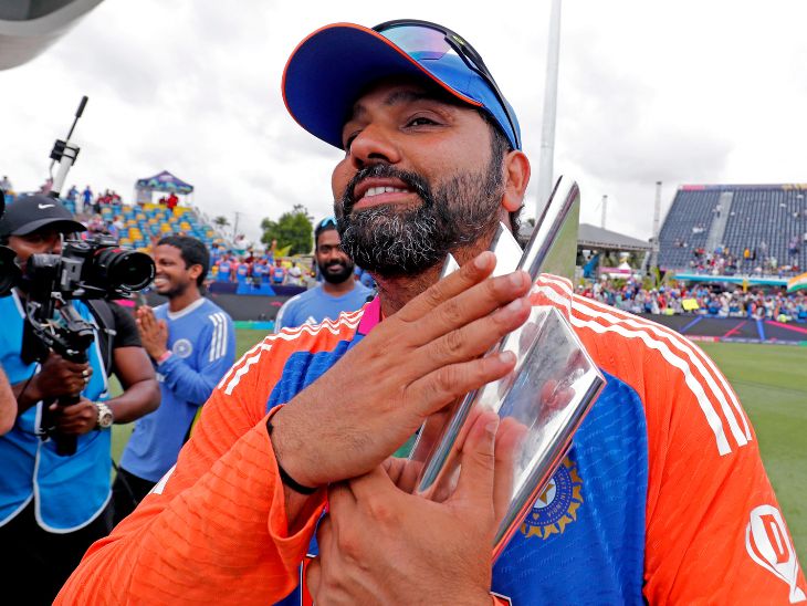 Rohit Sharma with the T-20 World Cup trophy.