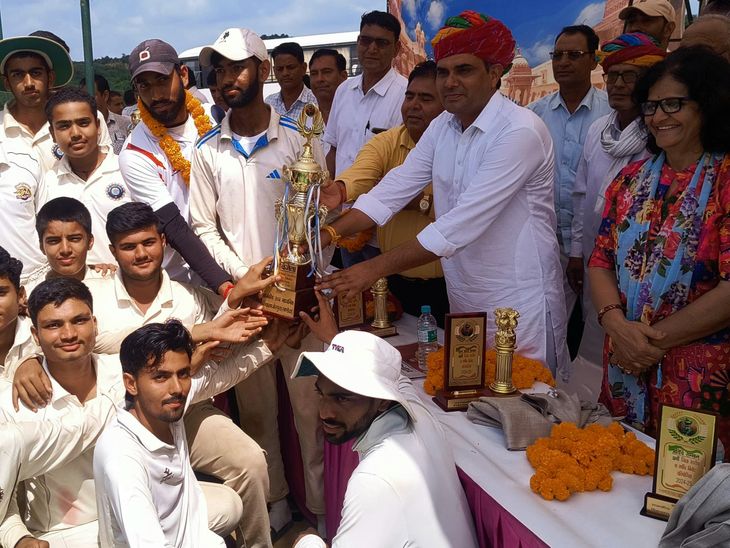 68th district level 19 year old cricket sports competition concluded. Conclusion of 68th District Level 19 Year Cricket Sports Competition: SBS Sabalpura team won the final match, winners were honored with trophy and citation - reengus News