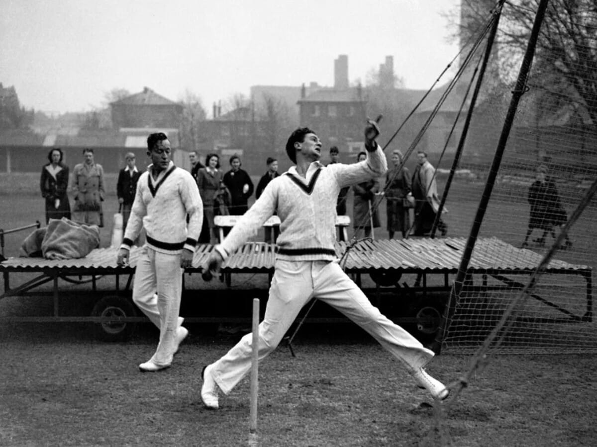 Bowler who never conceedeed 6 in test, Keith Miller, Neil Hawke, Mudassar Nazar, Mahmood Hussain, Derek Pringle, Bowler who never conceedeed 6 in test, Keith Miller, Neil Hawke, Mudassar Nazar, Mahmood Hussain, Derek Pringle