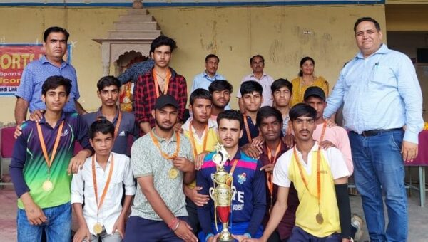 Gurukul team winner in under 17 cricket at district level, welcomed. Gurukul team winner in Under 17 cricket at district level, welcomed - Dausa News