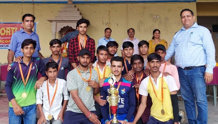 Gurukul team winner in under 17 cricket at district level, welcomed. Gurukul team winner in Under 17 cricket at district level, welcomed - Dausa News