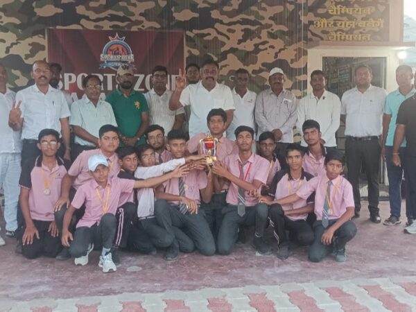 The final match of the district level under 17 years cricket competition was played between Jai Public and Saraswati Public School. Welcome to the runner-up team: Final match played between Jai Public and Saraswati Public School, District level under 17 year old cricket competition - Jhunjhunu News