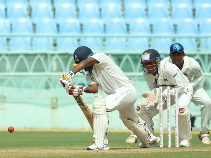 UP VS Bengal cricket match at Ekana, Lucknow, Bengal in a strong position in the first Ranji match of the season, two batsmen hit fifties, score beyond 150 | UP VS Bengal cricket match in Ekana, Lucknow: Bengal in strong position in the first Ranji match of the season, two batsmen hit fifties, score beyond 150 - Lucknow News