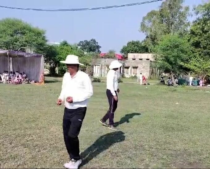 District level under 15 cricket competition begins. District level Under 15 cricket competition starts: Will run for two days, players come from 7 districts - Shajapur (MP) News