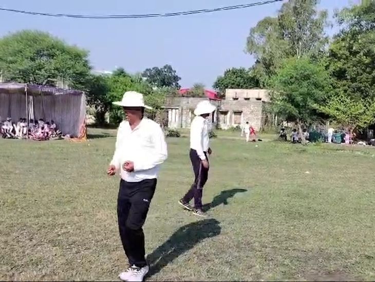 District level under 15 cricket competition begins. District level Under 15 cricket competition starts: Will run for two days, players come from 7 districts - Shajapur (MP) News