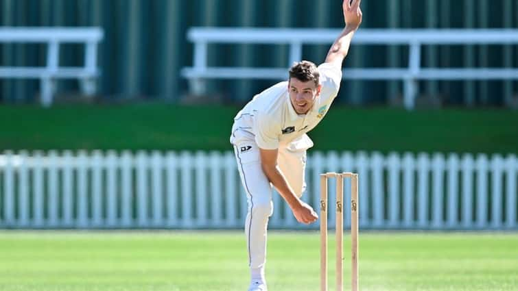 Big Blow New Zealand pacer Ben Sears has been ruled out of the Test series against India due knee injury IND vs NZ भारत के खिलाफ पहले टेस्ट से एक दिन पहले न्यूजीलैंड को लगा झटका, चोटिल हो गया ये खूंखार गेंदबाज