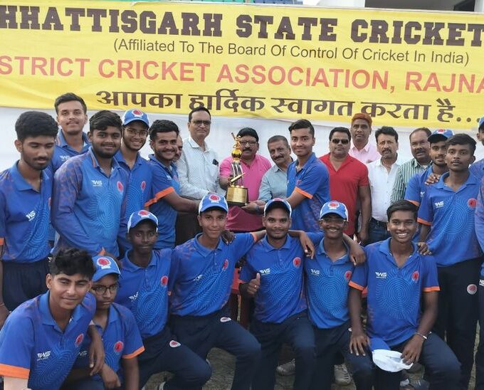 Bilaspur became Under-19 cricket champion by defeating Raipur team by 110 runs. Bilaspur became Under-19 cricket champion by defeating Raipur team by 110 runs - durg-bhilai News