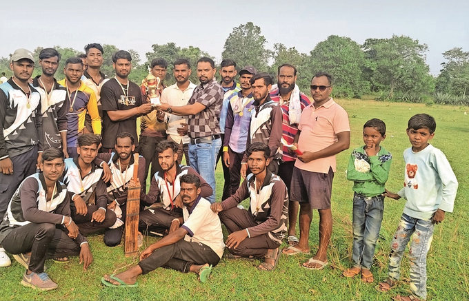 Cricket Tournament: Mauhar team became the winner. Cricket tournament: Mauhar team becomes winner - Baloda News