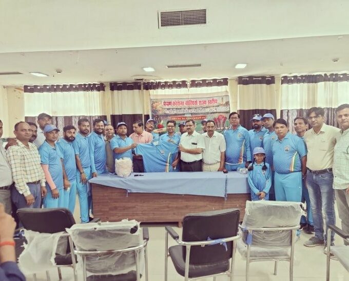 Fifth Corona Warrior Cricket Competition Dholpur Rajasthan | Fifth Corona Warrior Cricket Competition: District Hospital Dholpur team leaves for Jaipur, matches will be held from 13 to 17 October - Dholpur News