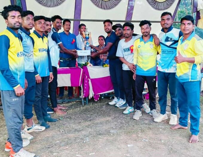 Karamri defeated Bhiragaon in Panchayat level cricket tournament. Karmari defeated Bhiragaon in Panchayat level cricket tournament - Bastar News