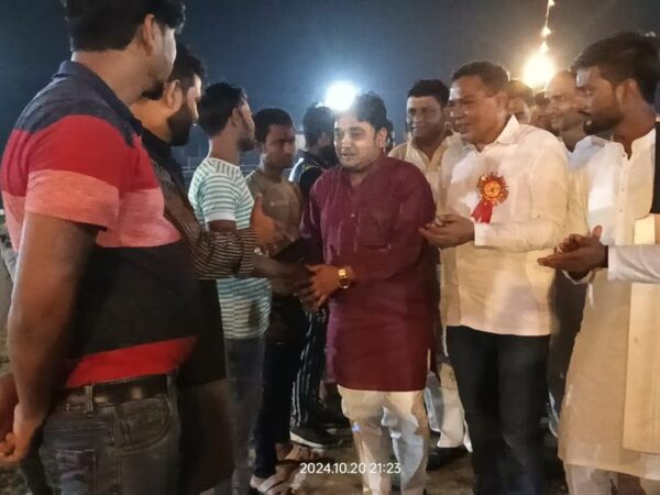 Maghar Premier League Night Duggi-Duggi Cricket Competition | Maghar Premier League Night Duggi-Duggi Cricket Competition: Players showed their strength in the league, Engineer Neelkamal inaugurated it - Sant Kabir Nagar News