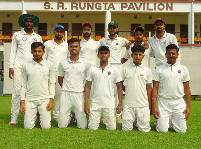 Pratap Cricket Club reached the quarter finals after defeating Friends Club. Pratap Cricket Club reached quarter finals after defeating Friends Club - Chaibasa (West Singhbhum) News