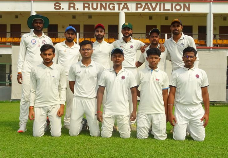 Pratap Cricket Club reached the quarter finals after defeating Friends Club. Pratap Cricket Club reached quarter finals after defeating Friends Club - Chaibasa (West Singhbhum) News