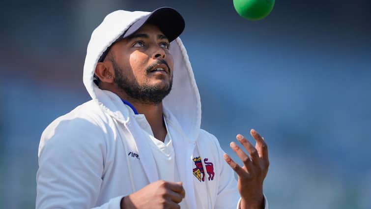 Prithvi Shaw dropped from Mumbai Ranji Trophy team due to overweight and indiscipline report अनफिट पृथ्वी शॉ को BCCI ने दी सजा, रणजी टीम से हुए बाहर, जानें क्यों गंभीर हो गया है मामला