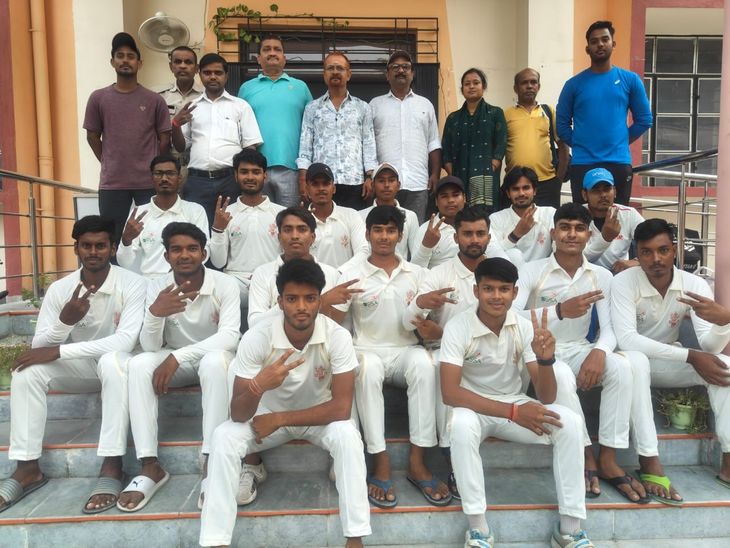 The district's chess and cricket team left for Kishanganj and Gaya to participate in the state level competition. District's chess and cricket team left for Kishanganj and Gaya to participate in state level competition - Motihari (East Champaran) News