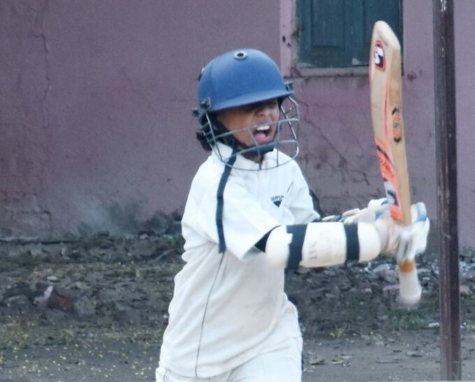 Vaidehi of Pipariya selected in MP Under 15 cricket team. Pipariya's Vaidehi selected in MP Under 15 cricket team: Cricket guru has been learning for 5 years, excitement in the city due to achievement - Pipariya News