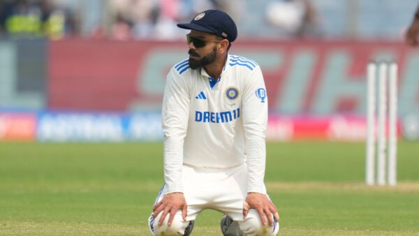 Virat Kohli made a special entry into the ground as soon as the game ended, was seen in a special style with the bat.