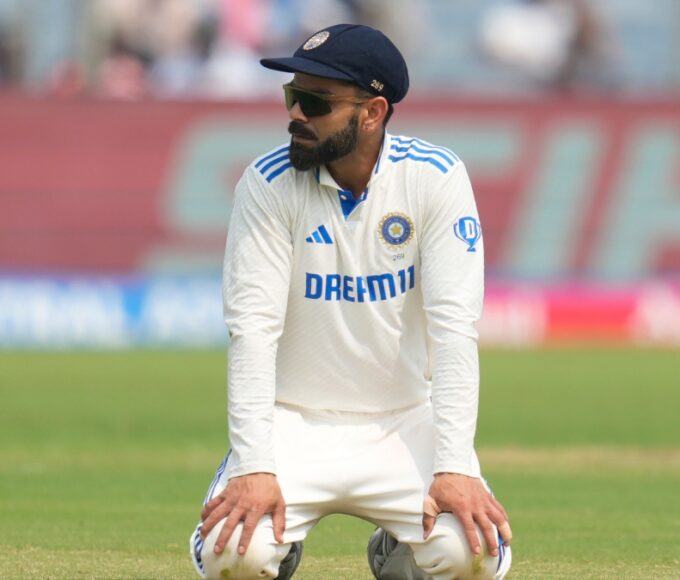 Virat Kohli made a special entry into the ground as soon as the game ended, was seen in a special style with the bat.