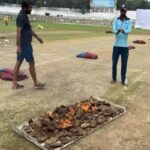 cricket pitch dried by cow dung cakes during bihar vs karnataka raji trophy 2024 match photo viral Ranji Trophy: गोबर के उपलों से सुखाई जा रही क्रिकेट की पिच, बिहार के मैदान की अजब घटना वायरल