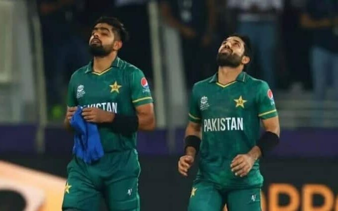 mohammad rizwan funny fake injury moments seen as babar azam replacement for captain pakistan cricket team Pakistan Cricket: कौन है Pakistan का सबसे नाटकखोर खिलाड़ी? बात-बात पे करता है चोट का बहाना