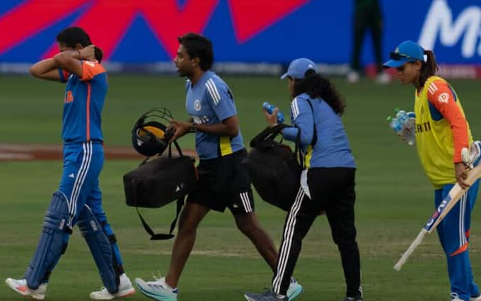 smriti mandhana says harmanpreet kaur fully fit ahead india vs sri lanka womens t20 world cup 2024 clash टीम इंडिया के लिए खुशखबरी, टी20 वर्ल्ड कप में कप्तान हरमनप्रीत की फिटनेस पर आया अहम अपडेट