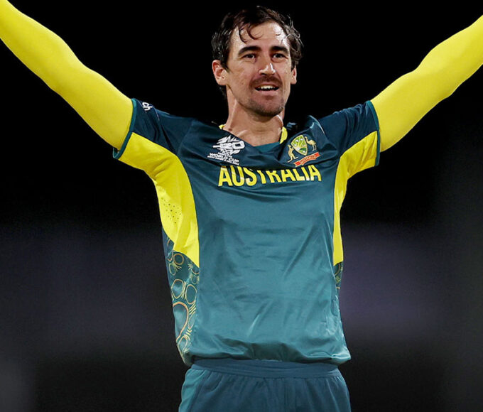 Mitchell Starc Milestone: In the first ODI against Pakistan, Mitchell Starc did wonders at home by taking 3 wickets, beating these Australian giants in this matter.