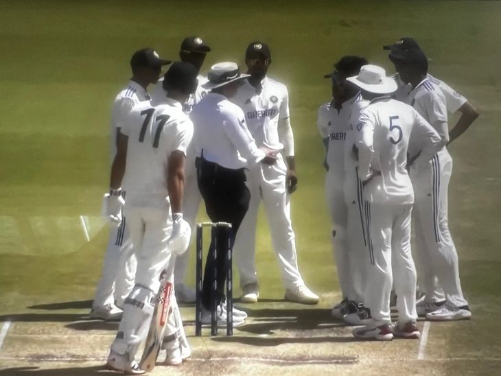 Indian players talking to field umpire Shaun Craig after changing the ball.