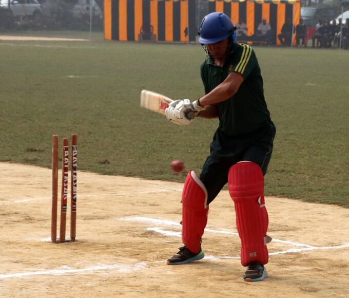 Cricket : Administration And Army Officers Hit Fours And Sixes - Shahjahanpur News