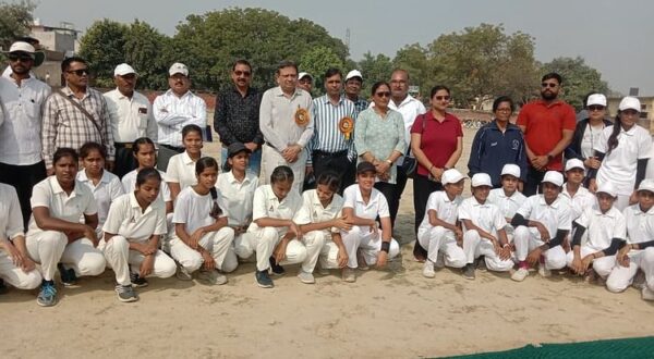 Moradabad, Gorakhpur And Meerut Won Matches In State Girls Cricket Under-17 - Agra News