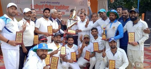 Cantt Team Captured The Trophy Of Friendly Cricket Tournament - Shahjahanpur News