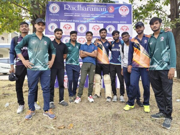 Truba won the cricket tournament title by 7 runs | Trueba won the cricket tournament title by 7 runs: Sports is not a medium of competition, but a symbol of teamwork, discipline and hard work - RR Saxena - Bhopal News