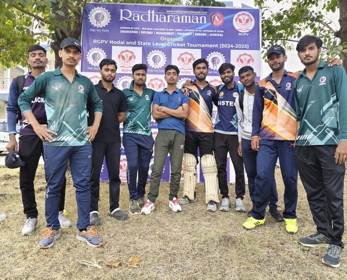 Truba won the cricket tournament title by 7 runs | Trueba won the cricket tournament title by 7 runs: Sports is not a medium of competition, but a symbol of teamwork, discipline and hard work - RR Saxena - Bhopal News