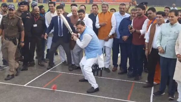 CM Dhami tried his hand in cricket, hit fours and sixes after inaugurating the stadium in Haridwar, said - Mahayagya of development