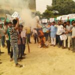 Cricket players burnt the effigy of BCCI in Mau. Cricket players burnt the effigy of BCCI in Mau: protested against discrimination, accused of rigged selection in the team - Muhammadabad Gohna News