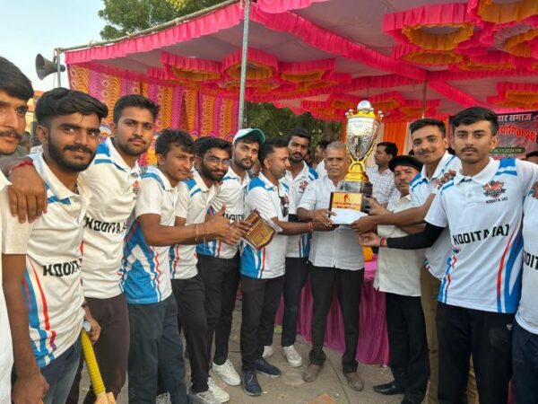 Rao Samaj's cricket competition concluded. Rao Samaj's cricket competition concludes: Kodita team won the final match, 16 teams participated - Bhinmal News