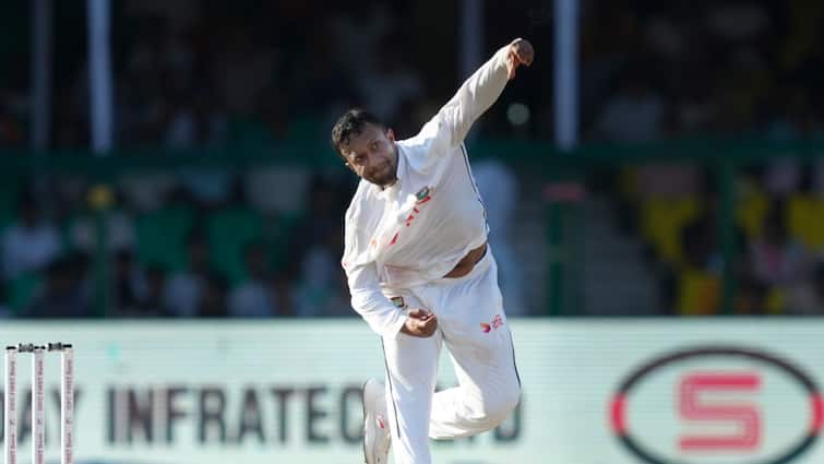 Shakib Al Hasan bowling action reported for suspect during County Championship by England and Wales Cricket Board Shakib Al Hasan: शक के घेरे में आया शाकिब अल हसन का बॉलिंग एक्शन, हत्या के आरोप के बाद लगा दूसरा बड़ा झटका