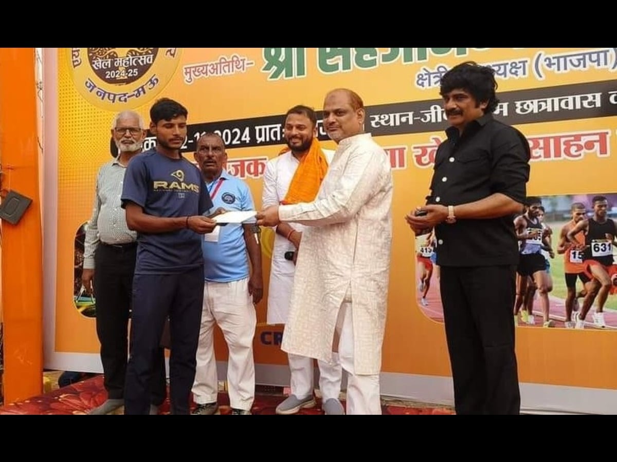 Teams of Varanasi, Rudrapur, Azamgarh and Deoria won in cricket.