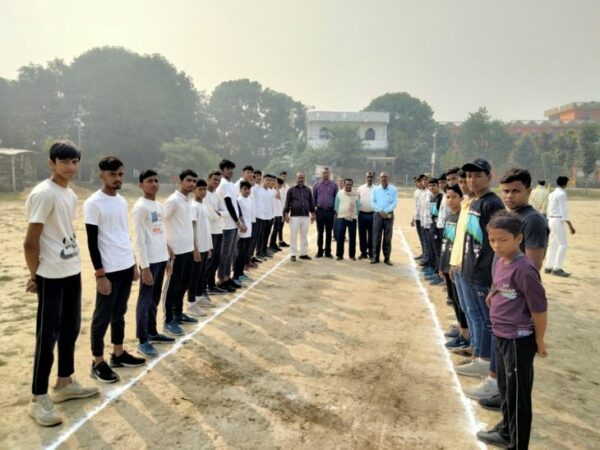 The 7th class team defeated the 8th class children in the cricket league match. 7th class team defeated 8th class children in cricket league match - Samastipur News