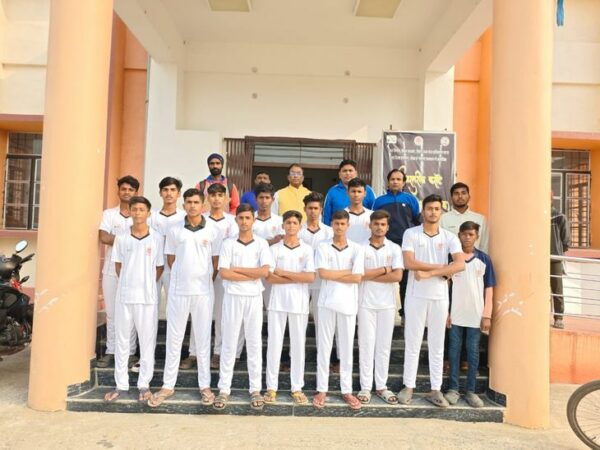 Under-17 cricket boys team left for Begusarai for school sports competition. Under-17 cricket boys team leaves for Begusarai for school sports competition - Banka News