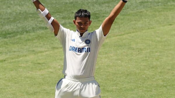 Yashasvi Jaiswal Indian opener Hundred In IND vs AUS 1st Perth Test India vs Australia equals Sachin Tendulkar record Yashasvi Jaiswal Hundred: पर्थ में शतक जड़ यशस्वी जायसवाल ने रचा इतिहास, कर ली सचिन तेंदुलकर की बराबरी