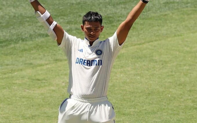 Yashasvi Jaiswal Indian opener Hundred In IND vs AUS 1st Perth Test India vs Australia equals Sachin Tendulkar record Yashasvi Jaiswal Hundred: पर्थ में शतक जड़ यशस्वी जायसवाल ने रचा इतिहास, कर ली सचिन तेंदुलकर की बराबरी