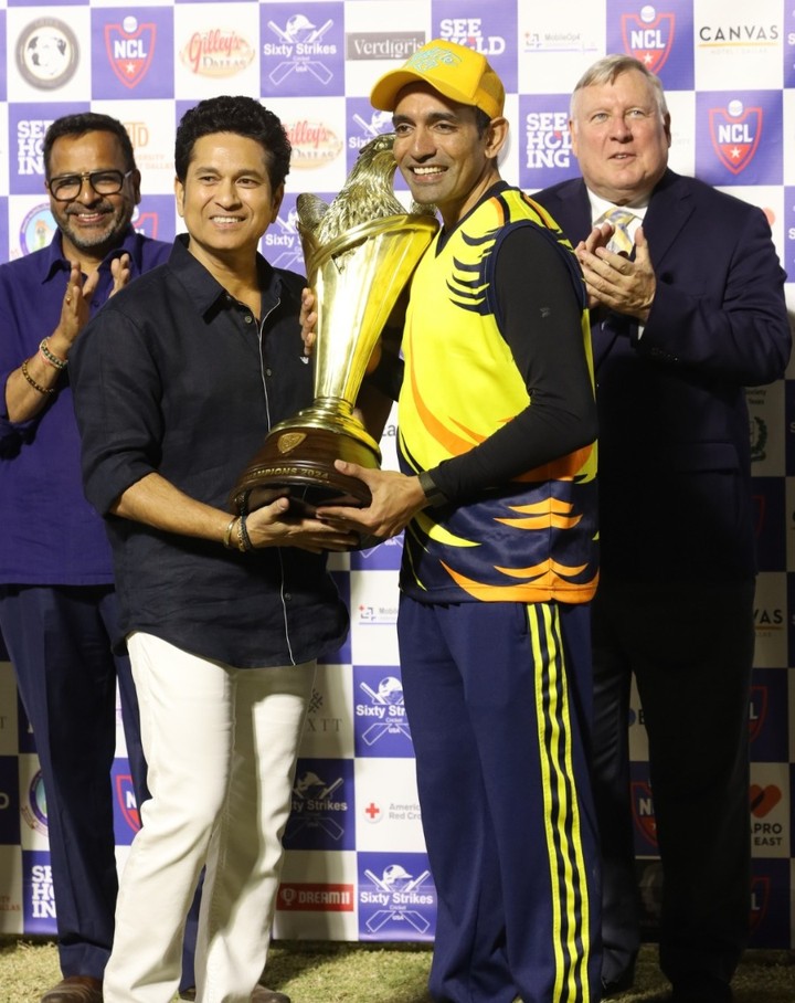 Veteran batsman Sachin Tendulkar gave the trophy to Chicago CC captain Robin Uthappa.