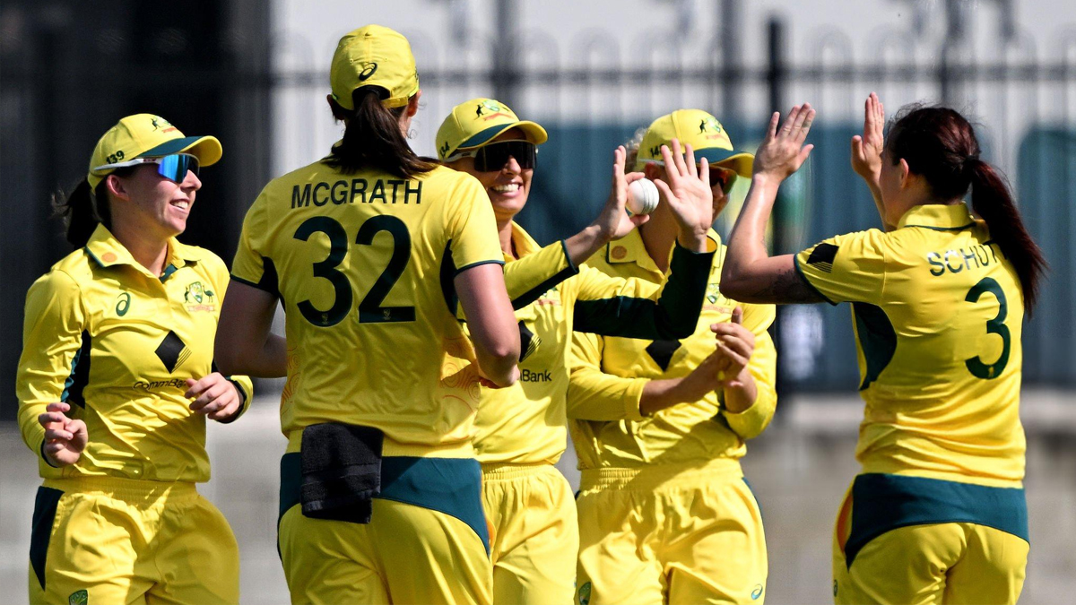 AUS W vs IND W 1st ODI 2024 Live Score Update: Team India suffered the seventh big blow, Richa Ghosh returned to the pavilion after scoring 14 runs.