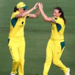 Australia Women won by 5 wickets against india Brisbane 1st ODI Renuka Singh IND W vs AUS W IND W vs AUS W: पहले ही वनडे में हारी टीम इंडिया, ऑस्ट्रेलिया ने ब्रिसबेन में 5 विकेट से दर्ज की जीत