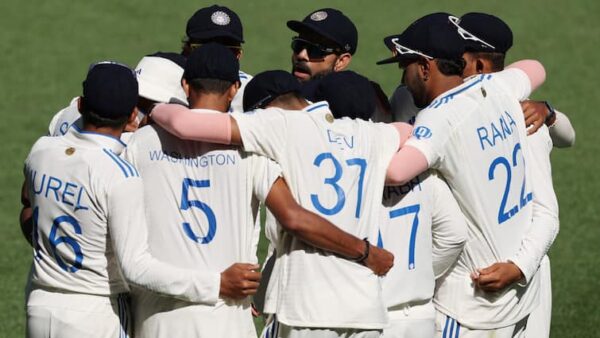 Indian cricket Team leaves for Adelaide from Canberra for IND vs AUS 2nd pink ball day night Test Border-Gavaskar Trophy 2024-25 BGT 2024-25: दूसरे टेस्ट के लिए एडिलेड रवाना हुई टीम इंडिया, पिंक बॉल से खेला जाएगा डे-नाइट मैच