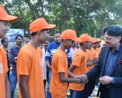 MLA Dr. Rajeshwar Singh getting introduced to the players.